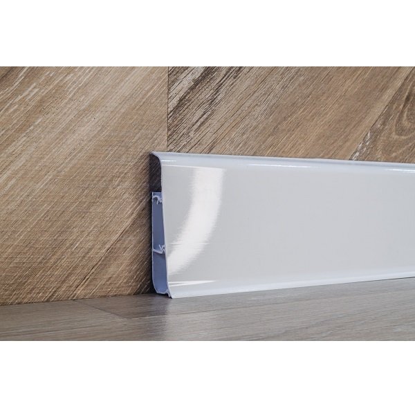 Д-П85 001-G  Плинтус IDEAL Деконика, белый глянцевый 2,2м