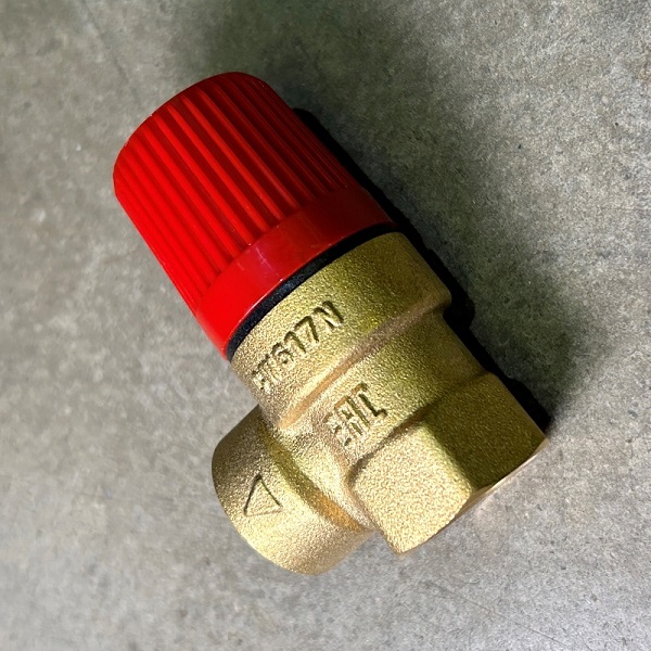 Клапан предохранительный UNI-FITT d15 (1/2")  до 1,5 бар